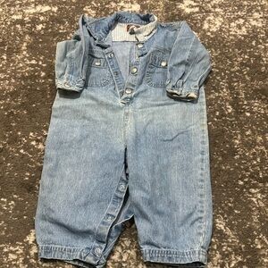 Boys gap Body suit sz 18-24 Months